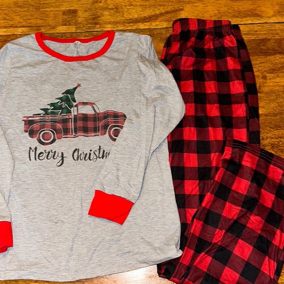 Christmas pajamas. Worn once. Smoke free home. Woman’s medium - Picture 1 of 1